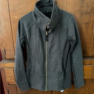 Lululemon women’s fitted jacket- size M/L